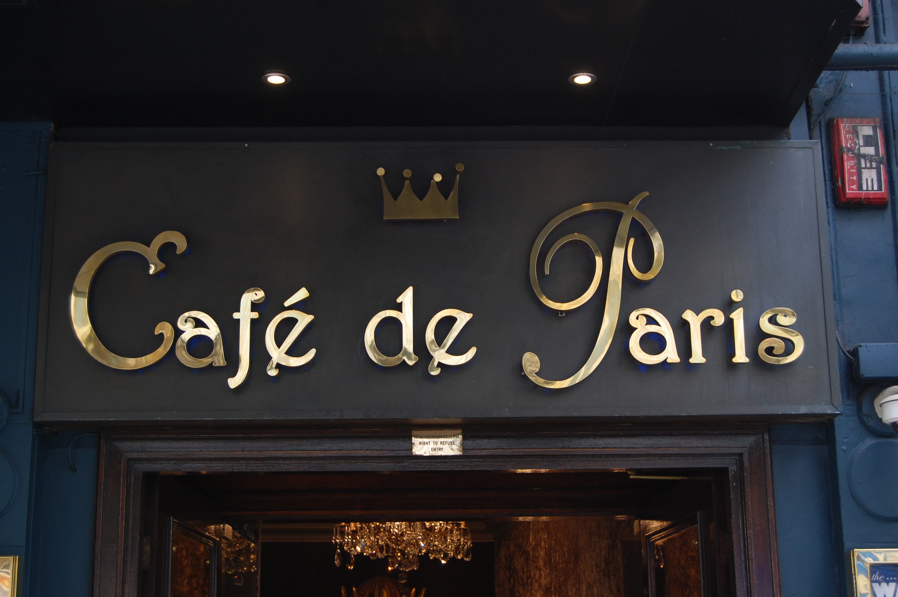 Кафе де париж. Cafe de Paris London. Кафе де ля Режанс в Париже. Café de Paris надпись. Кафе де ля Режанс фото.