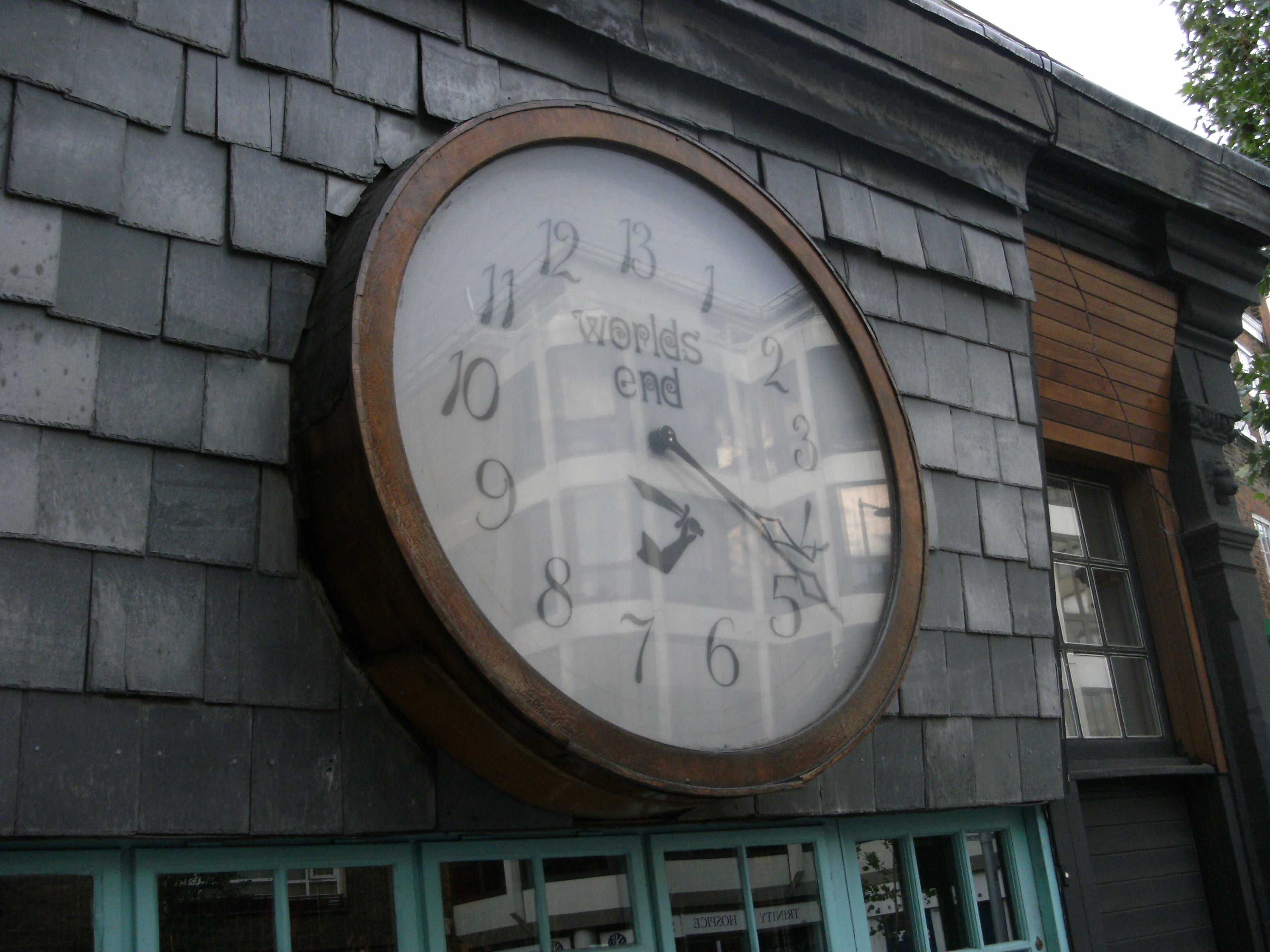 File:Clock on World's End shop of Vivienne Westwood 4 June 2011