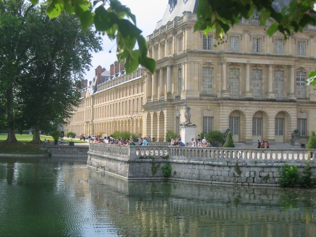 France, Fontainebleau, Chateau De Fontainebleau, tourist visiting