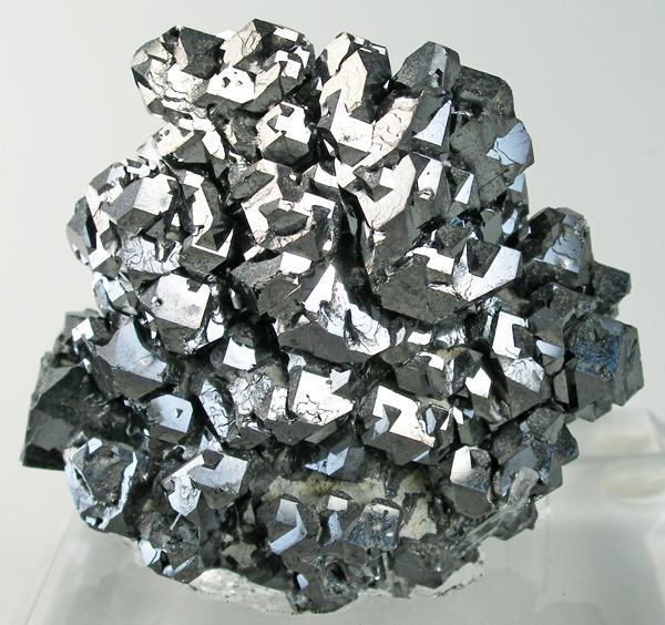 Олово один из первых металлов. Свинец plumbum. PB свинец. Свинец металл химический элемент. Олово свинец хим элемент.