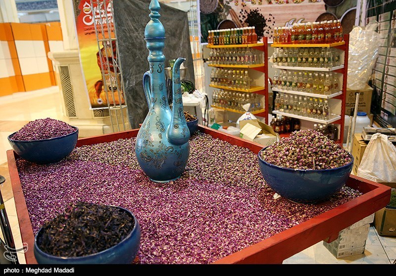 File:Herbs at Medicinal Plants and Traditional Medicine exhibition in Iran's capital 04.jpg