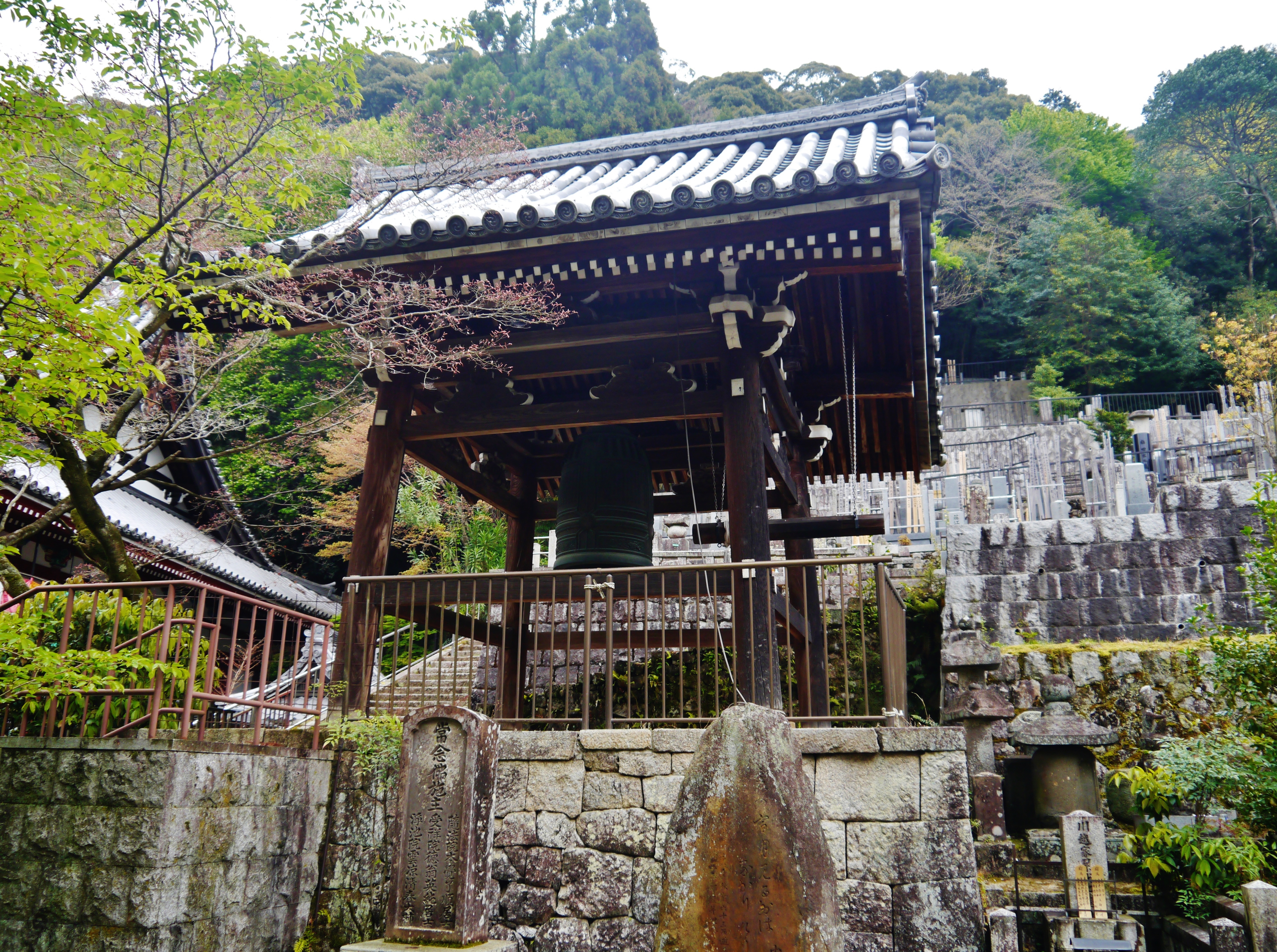Kyoto Eikan-do Zenrin-ji Friedhof 3.jpg