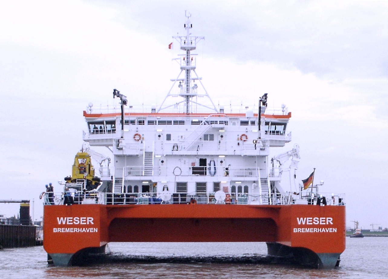 f trimaran Wikimedia  File:Lotsenschiff Weser (Katamaran).jpg  Commons