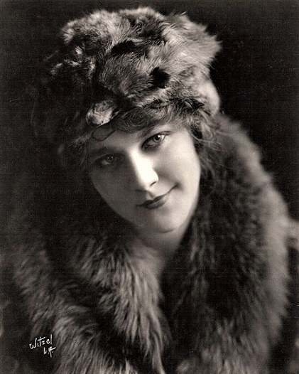 File:Louise Lovely Witzel.jpg