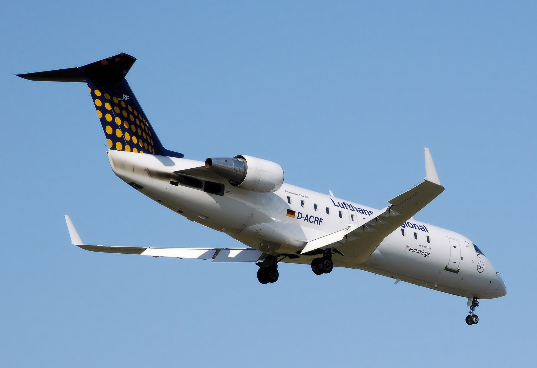 file-lufthansa-bombardier-crj-200-d-acrf-arp-jpg-wikipedia