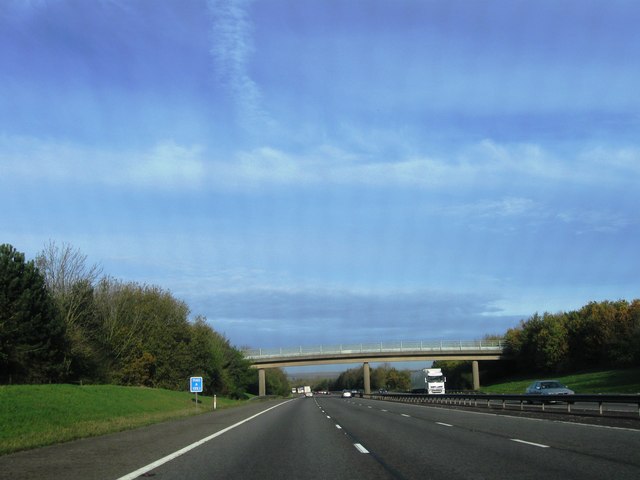 File:M40 northbound - geograph.org.uk - 3224350.jpg