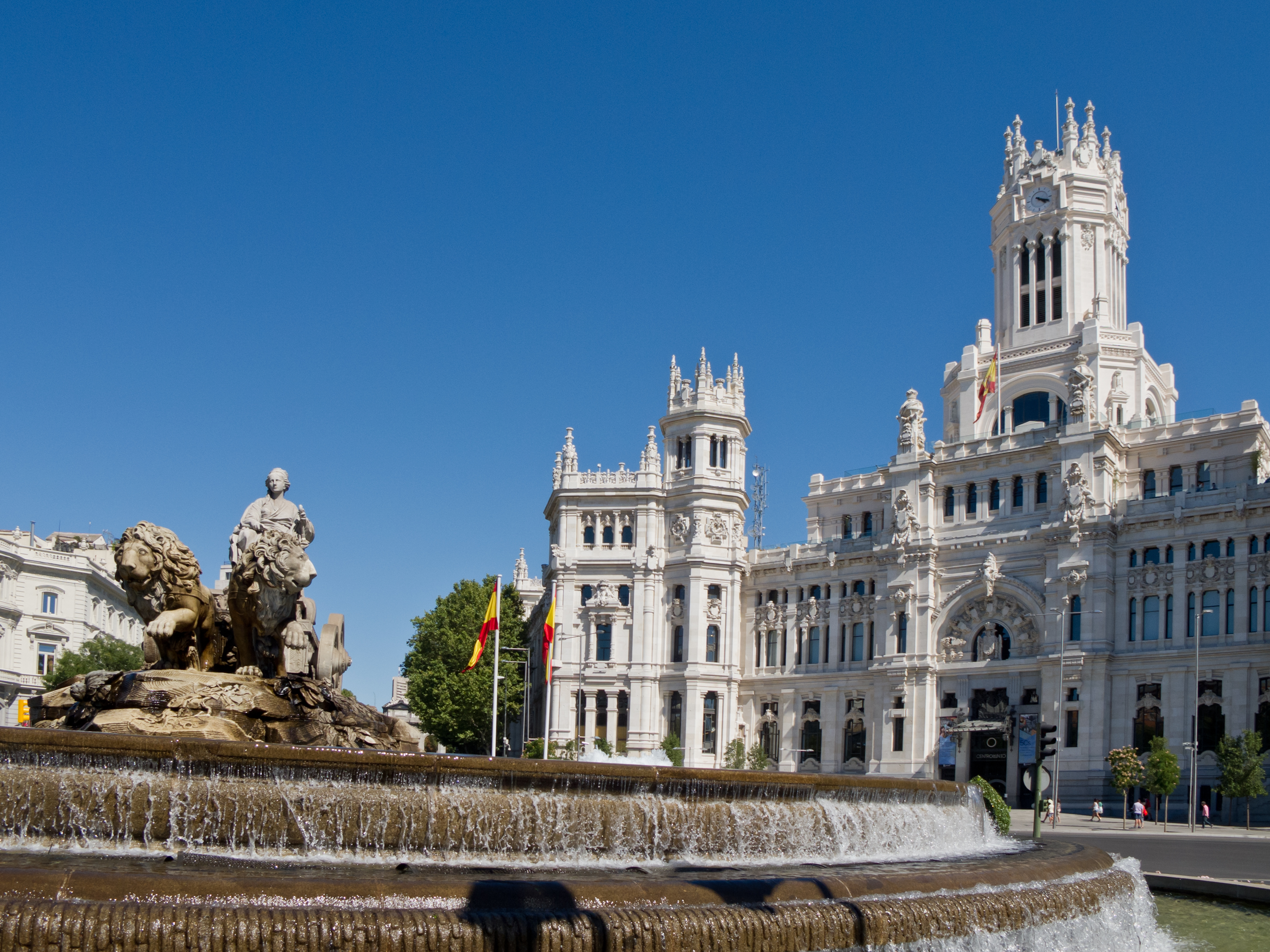 Мадрид описание. Cybele Palace Мадрид. Дворец Сибелес. Мадрид Palacio de Cibeles. Мадрид fuente de Cibeles.