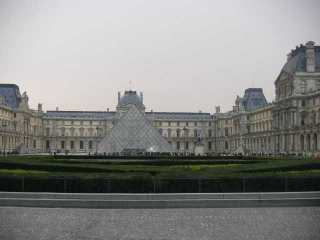 File:Paris 205 Louvre.jpg