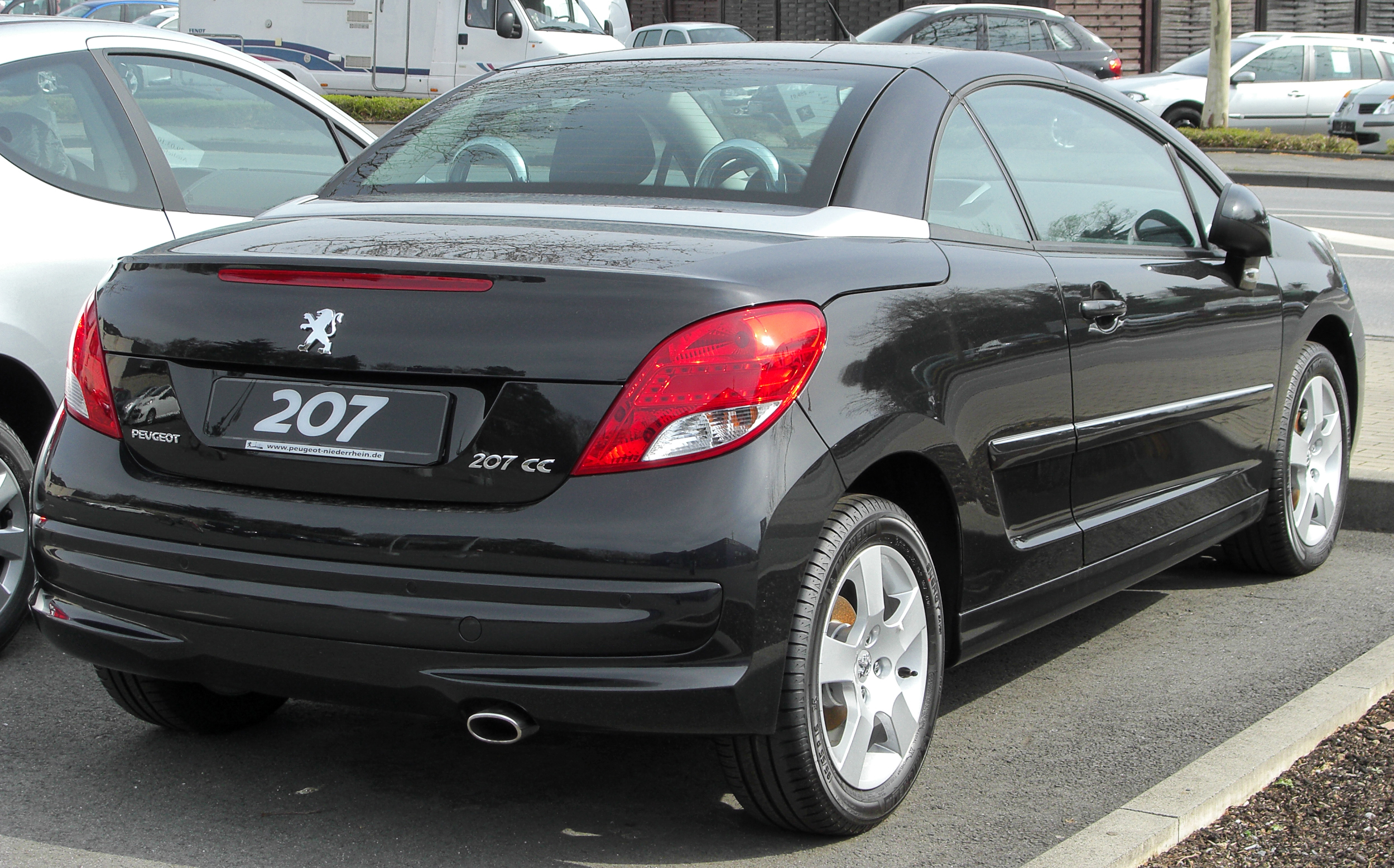 File:Peugeot 207 CC Facelift - Commons