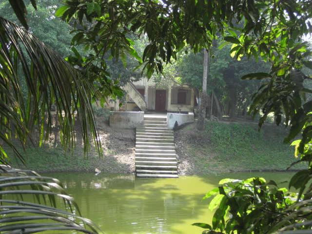 File:Pond munshibari mosque.jpg