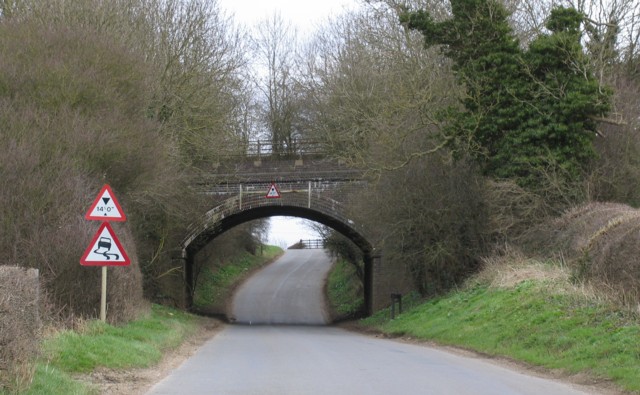 File:Railway bridge Station Road Gt Dalby - geograph.org.uk - 147660.jpg