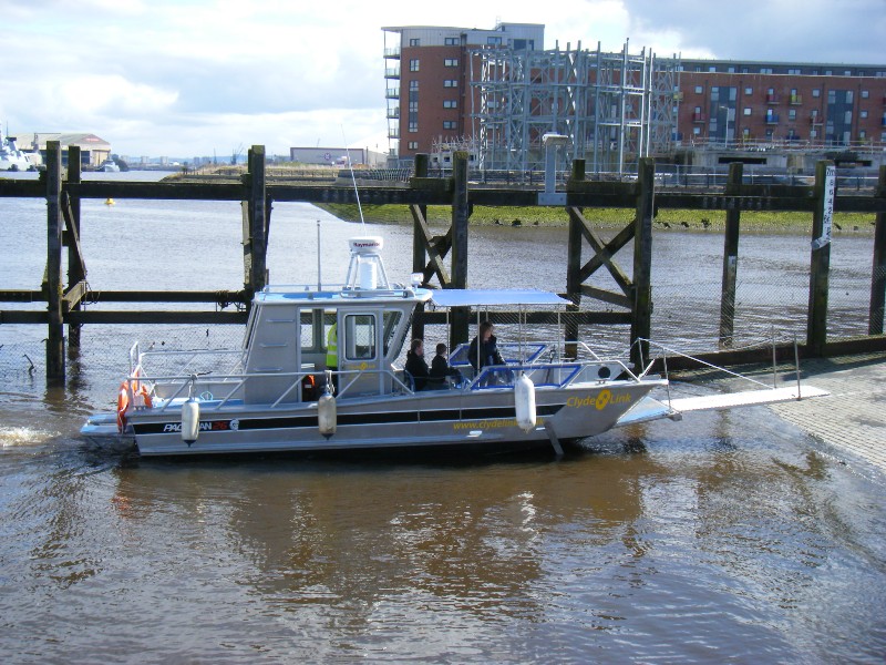 File:Renfrew Ferry 2010-2.jpg