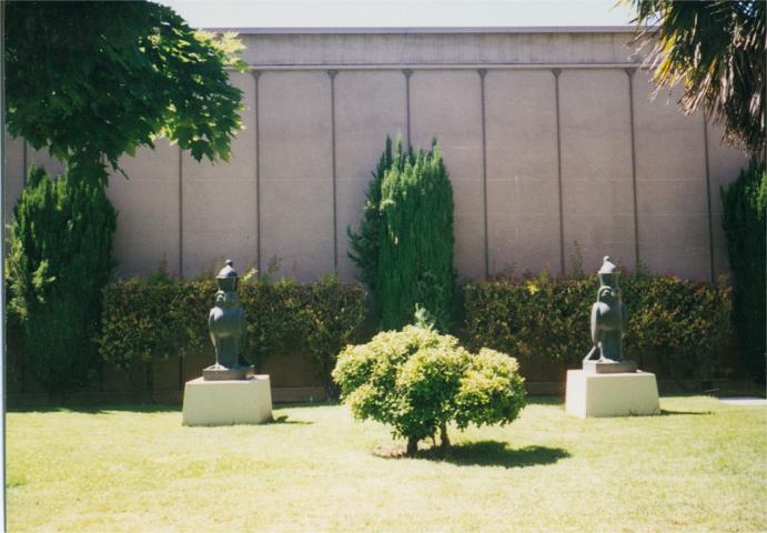 File:Rosicrucian Park - statues.jpg