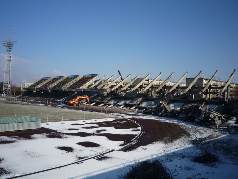 File:StadionStaliMielec - Rozbierana Trubyna od ul.Solskiego.jpg