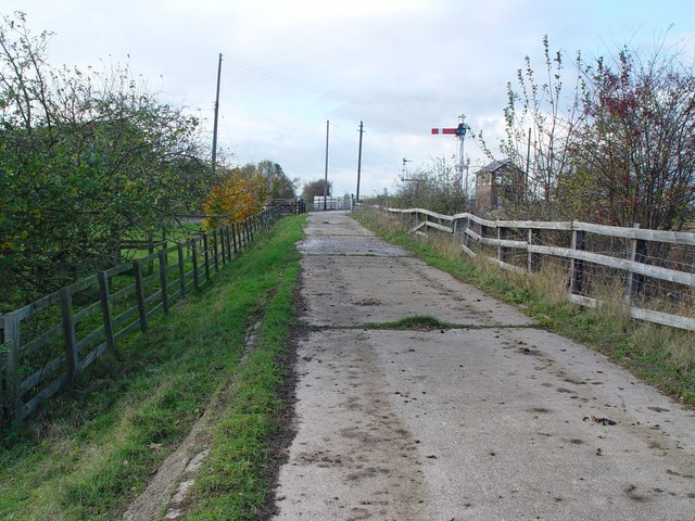 File:The Lane to Crabley Crossing - geograph.org.uk - 610302.jpg