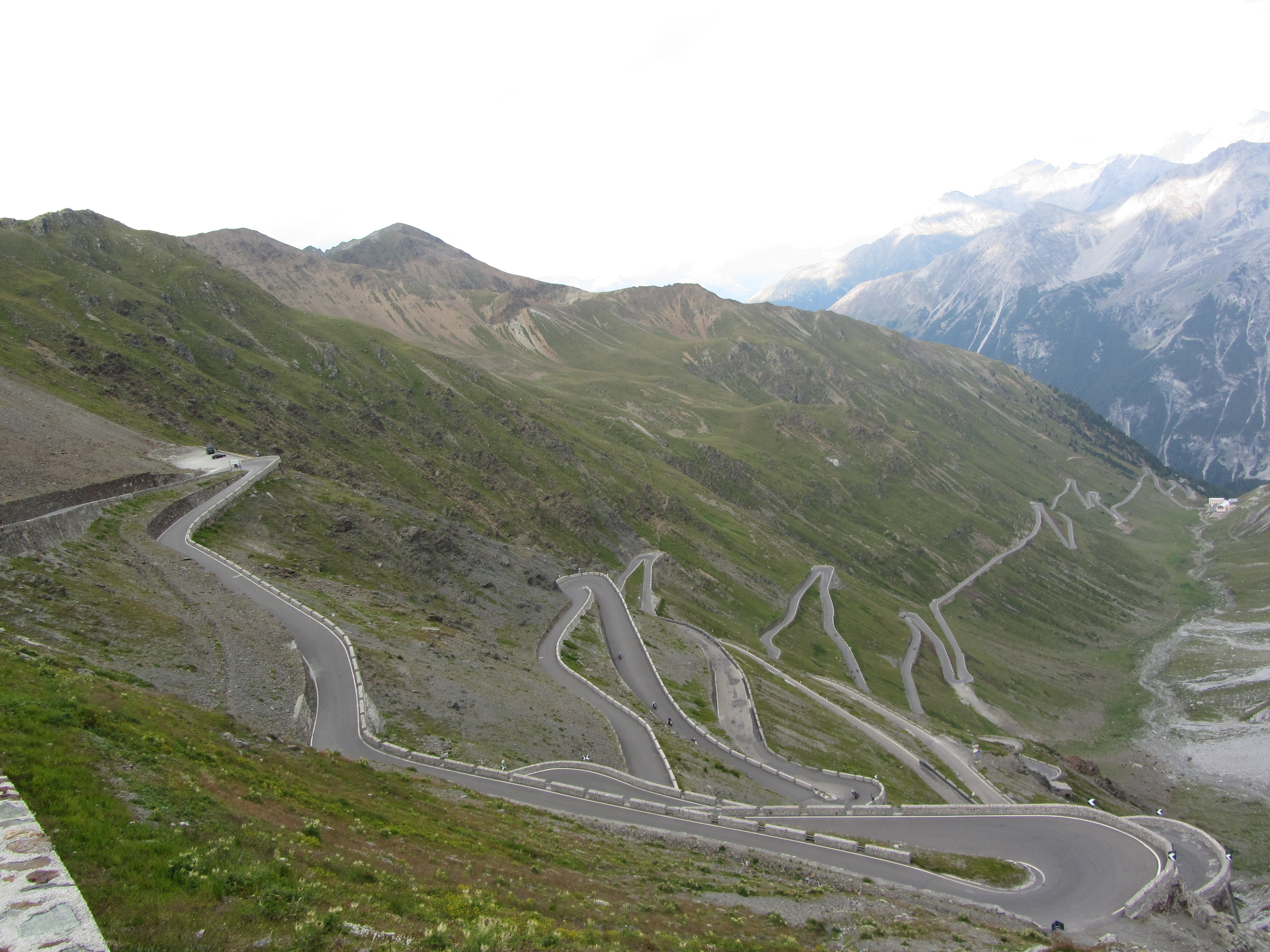 Ini Stelvio Pass, Jalanan Paling Berbahaya di Dunia