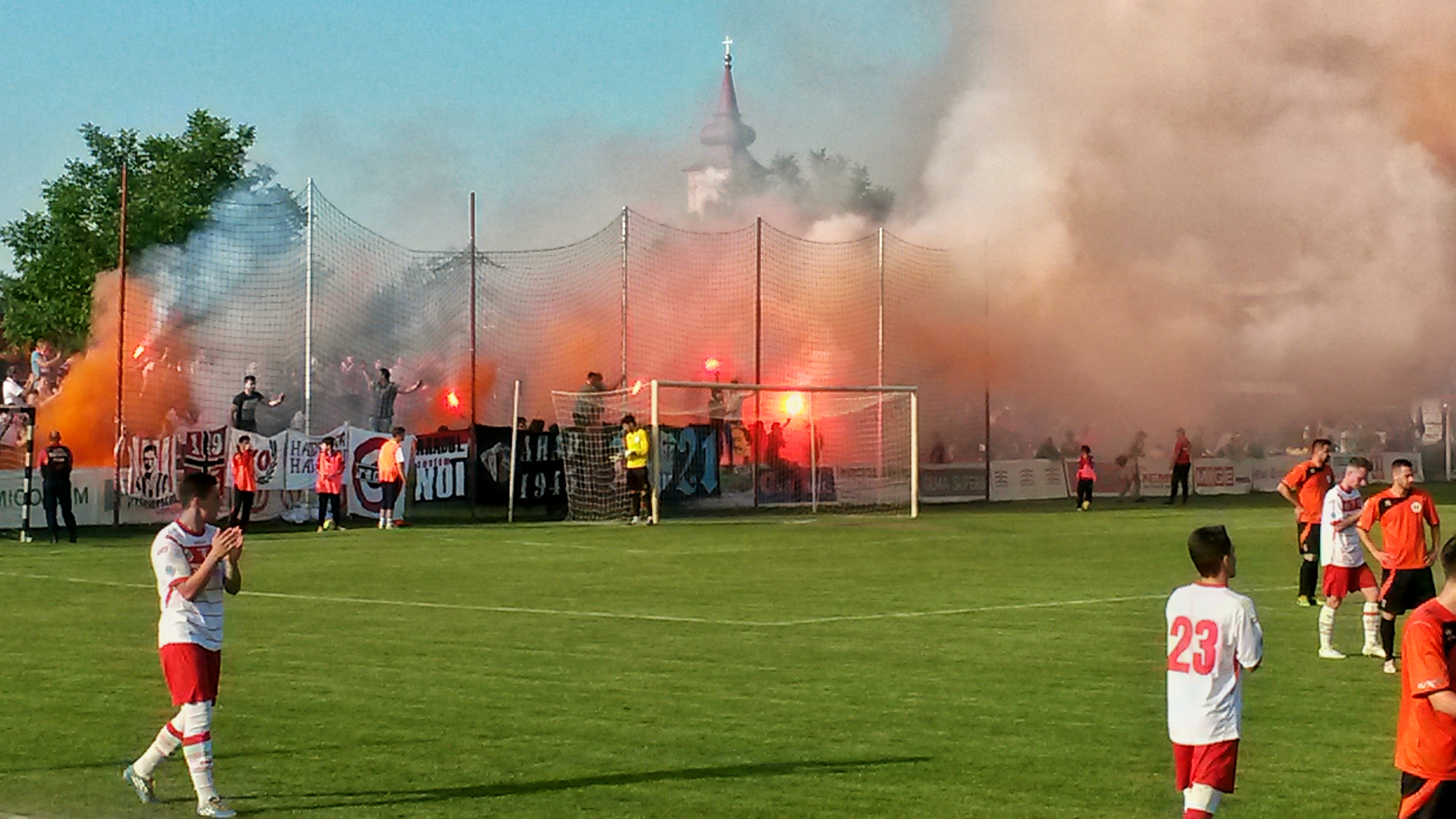 File:UTA Arad Ultras, "Motorul" stadium 2015.jpeg ...