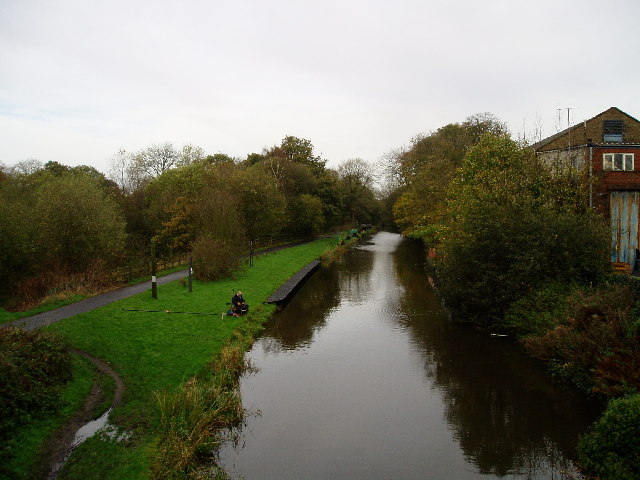 File:Withnell Fold - the canal - geograph.org.uk - 74896.jpg