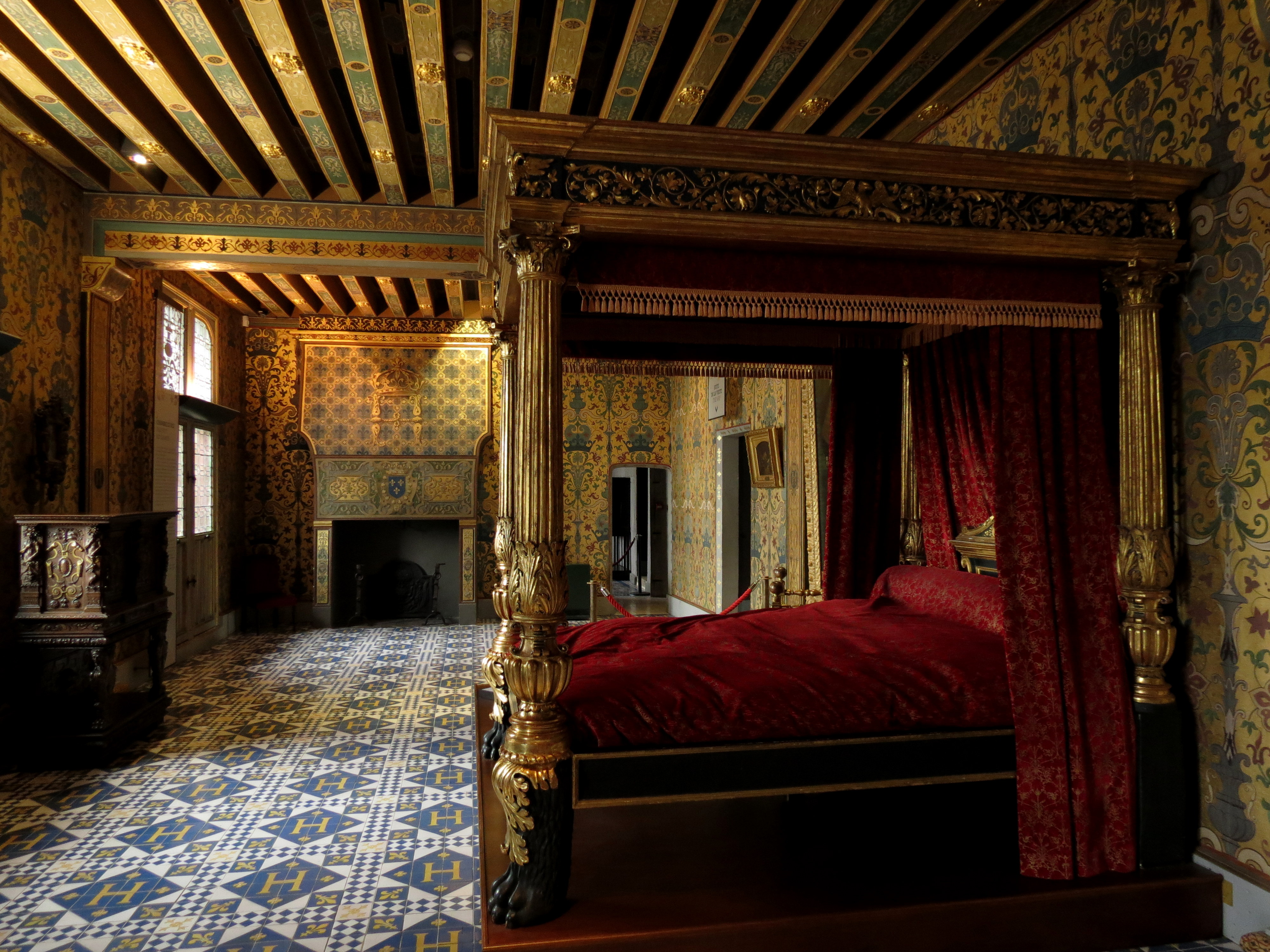 King room. Кровать Леонардо да Винчи в замке Блуа. Нострадамус и Блуа.