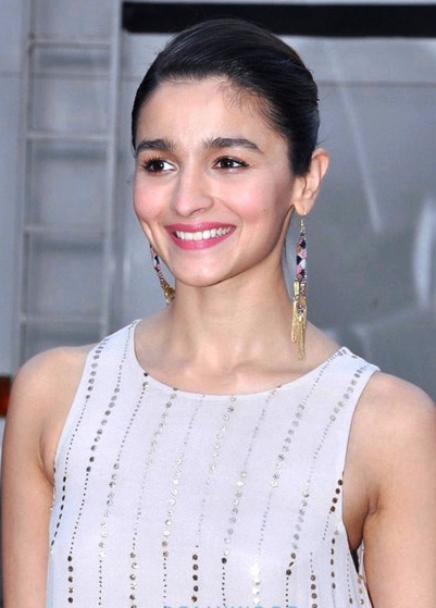 File:Alia Bhatt promoting Badrinath Ki Dulhania.jpg