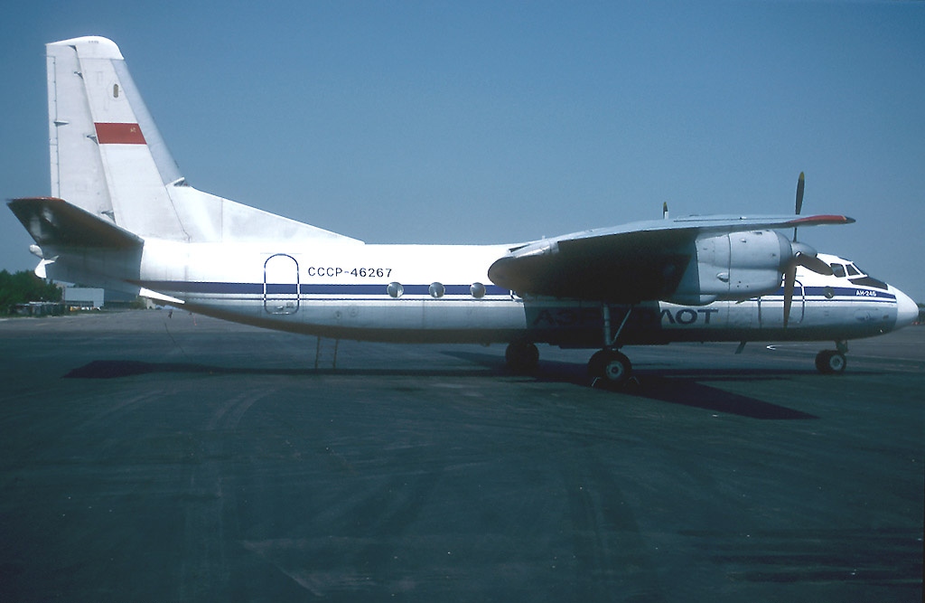 Файл:Antonov An-24B, Aeroflot AN1089475.jpg