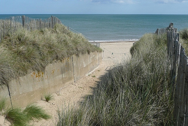 File:Beach access at Winterton Ness - geograph.org.uk - 971789.jpg