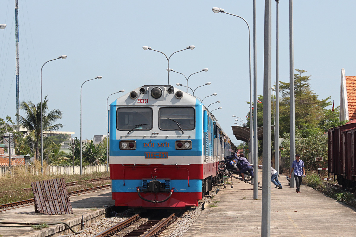 tàu hỏa: Tàu hỏa là một phương tiện giao thông đắc lực tại Việt Nam, giúp bạn khám phá vẻ đẹp đất nước và cảm nhận được sự khác biệt về văn hóa và địa lý. Hãy cùng xem bức ảnh để khám phá thêm về tàu hỏa và những trải nghiệm độc đáo khi ngồi trên chuyến xe.
