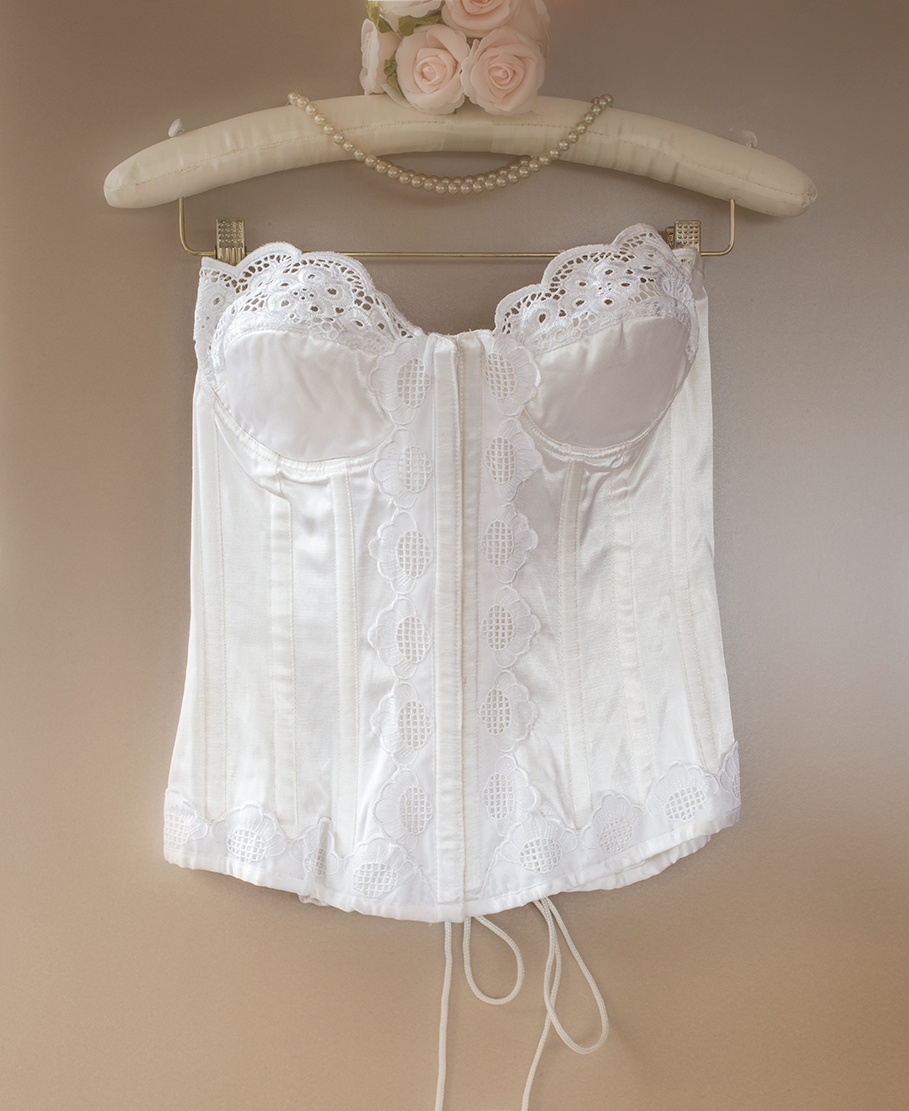 https://upload.wikimedia.org/wikipedia/commons/a/a0/Delightfully_feminine_sexy_1980%27s_%27Buckholz%27_glossy_ivory_nylon_satin_and_embroidered_lace_boned_lace_up_torsolette_bustier_basque.jpg