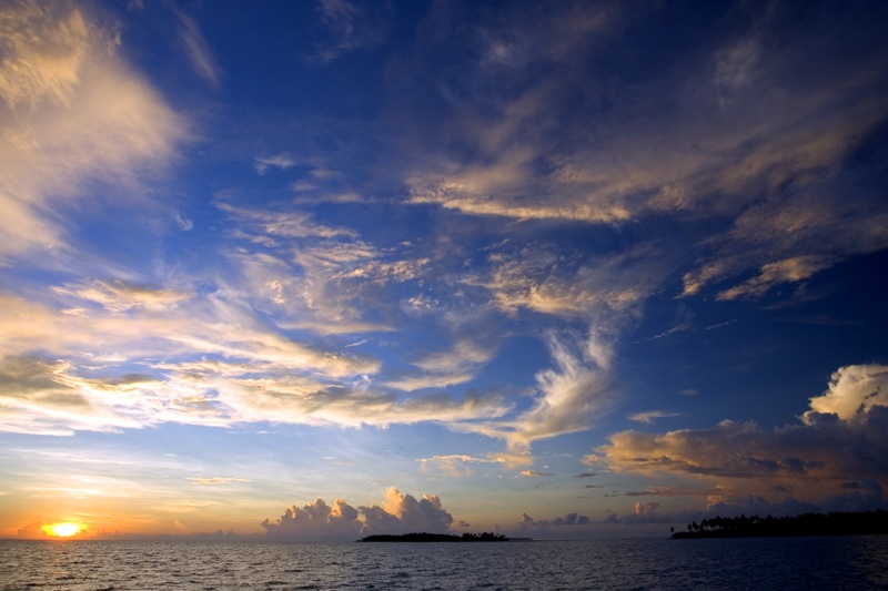File:Dusk in the central pacific (40325331).jpg