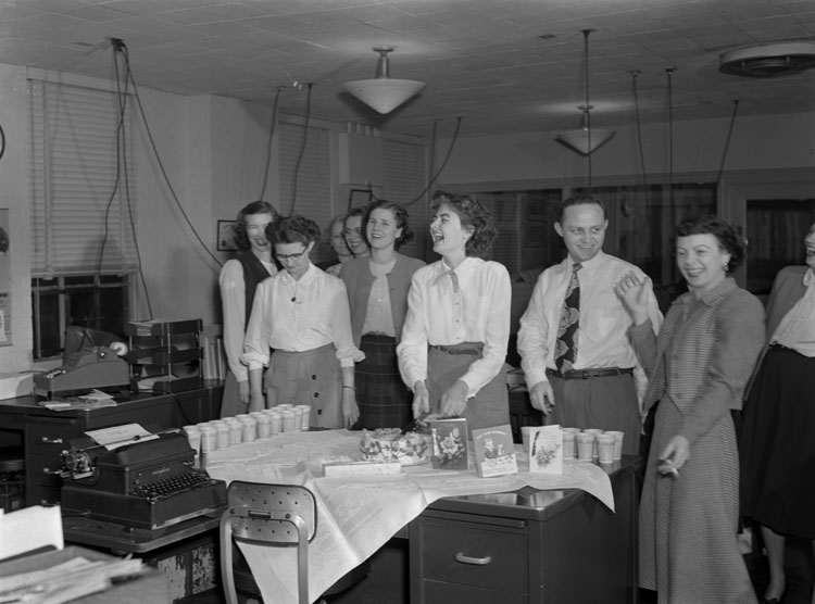 File:Evelyn Harrison, birthday party in V.C. office (6070183106).jpg