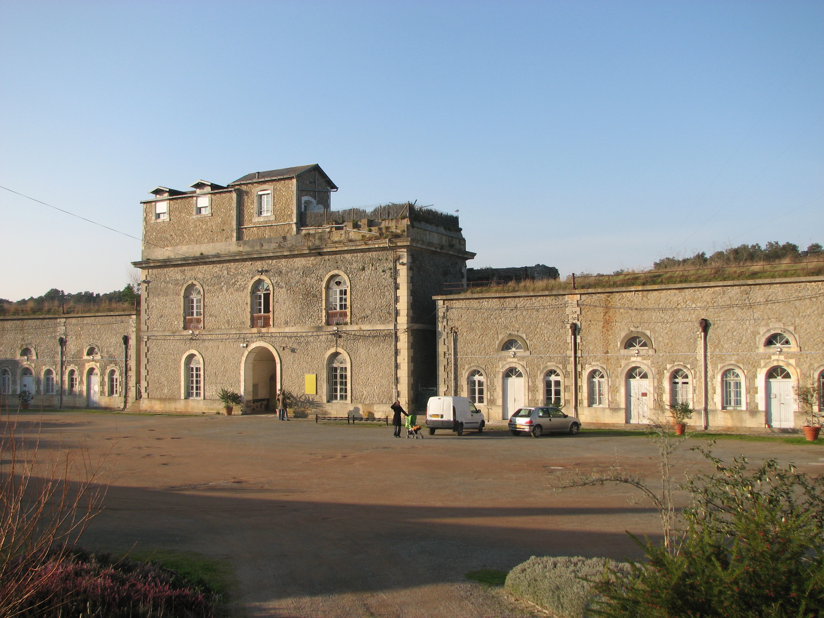 forteresse de pierre levée