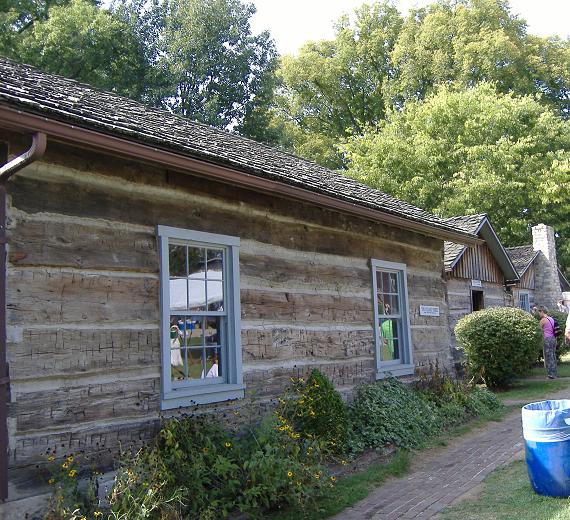 File:Hay Center Cabin.jpg