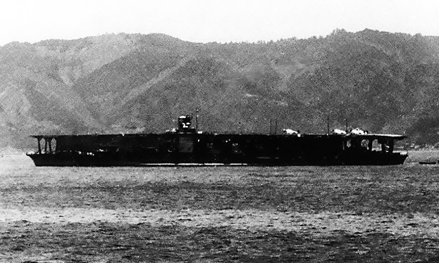 File:Japanese aircraft carrier Akagi 02 cropped.jpg