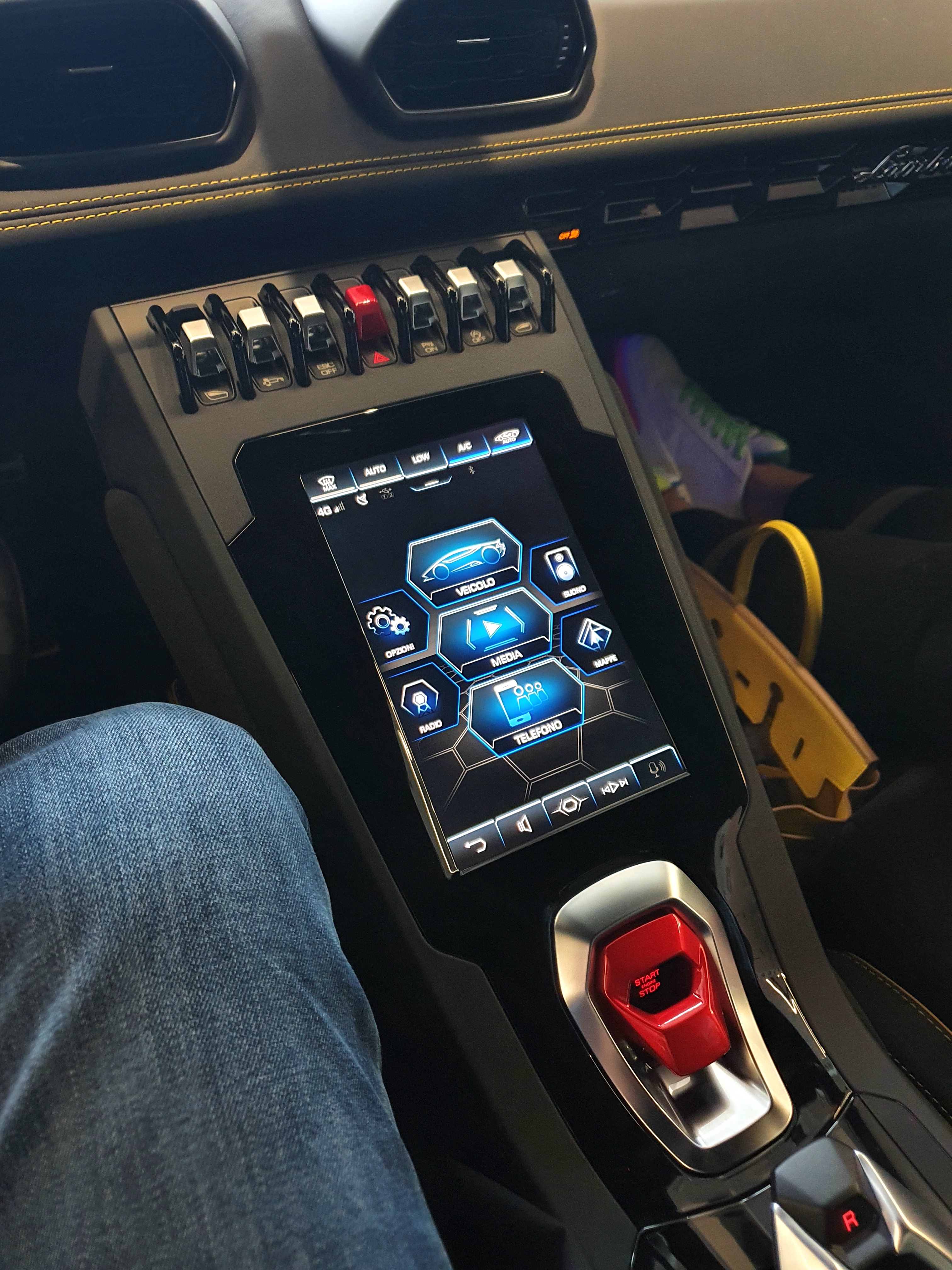 File:Lamborghini Infotainment .jpg - Wikimedia Commons