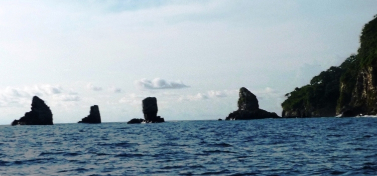 File:Los Moais Riscos en Isla del Coco.JPG