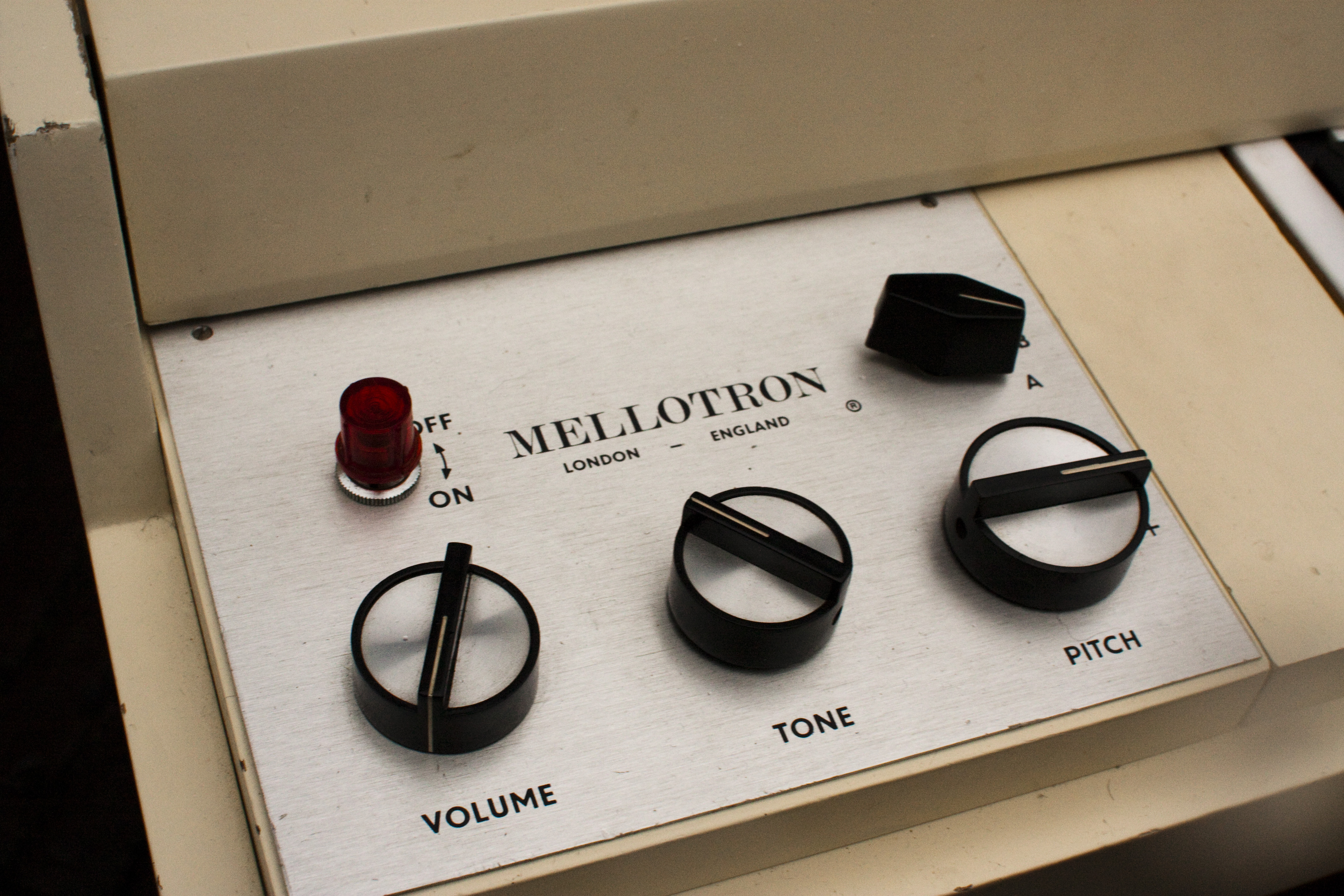 MELLOTRON_(panel).jpg