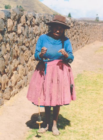 File:Old woman from Peru with a drop spindle.jpg