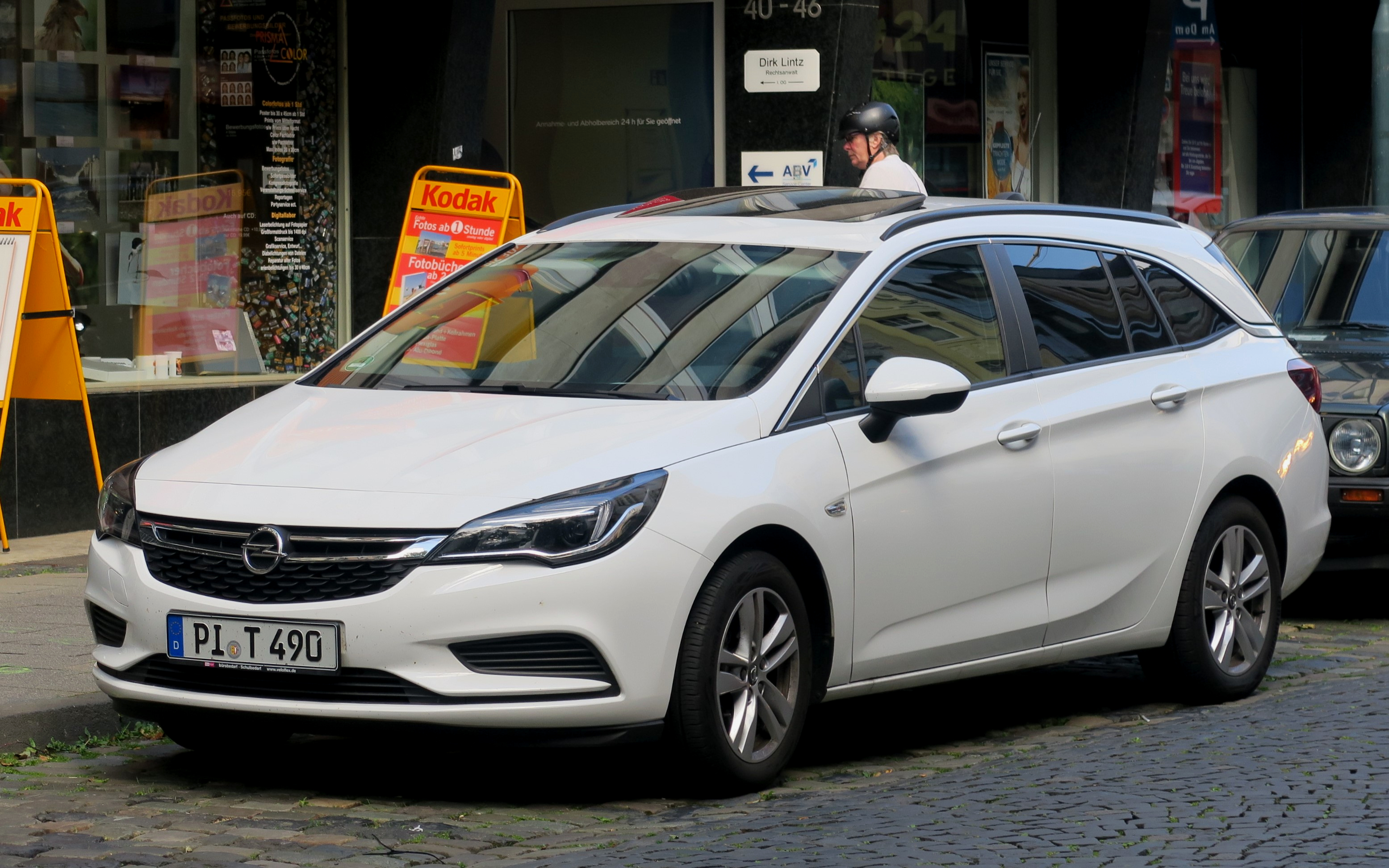File:Opel Astra K Sports Tourer at IAA 2019 IMG 0611.jpg - Wikimedia Commons