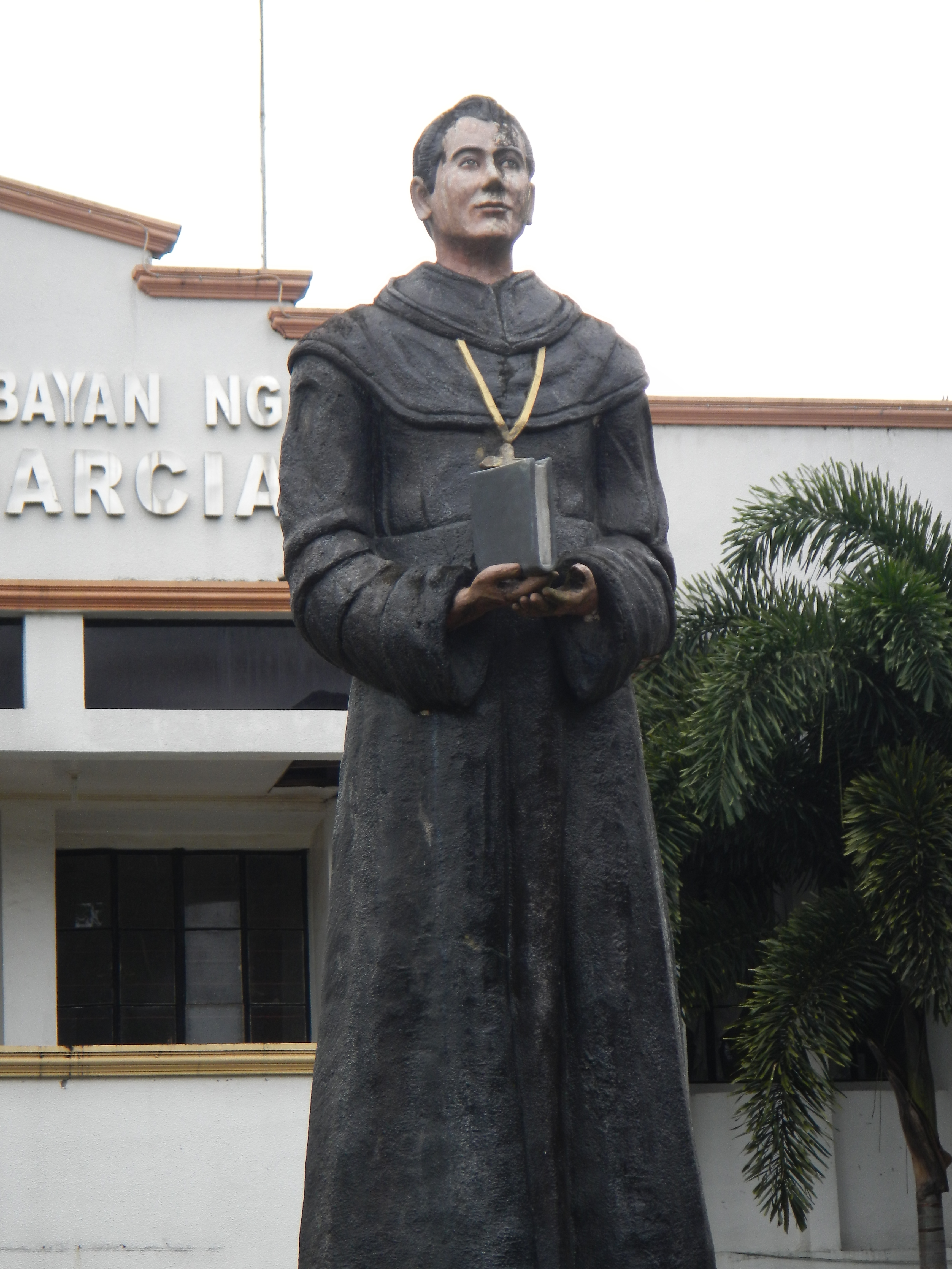 Monument to García at the Padre Garcia Municipal Hall, [[Padre Garcia, Batangas]]