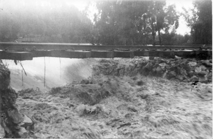 File:PikiWiki Israel 1941 Kibutz Gan-Shmuel b7- 33 שטפון בנחל חדרה 1952.jpg