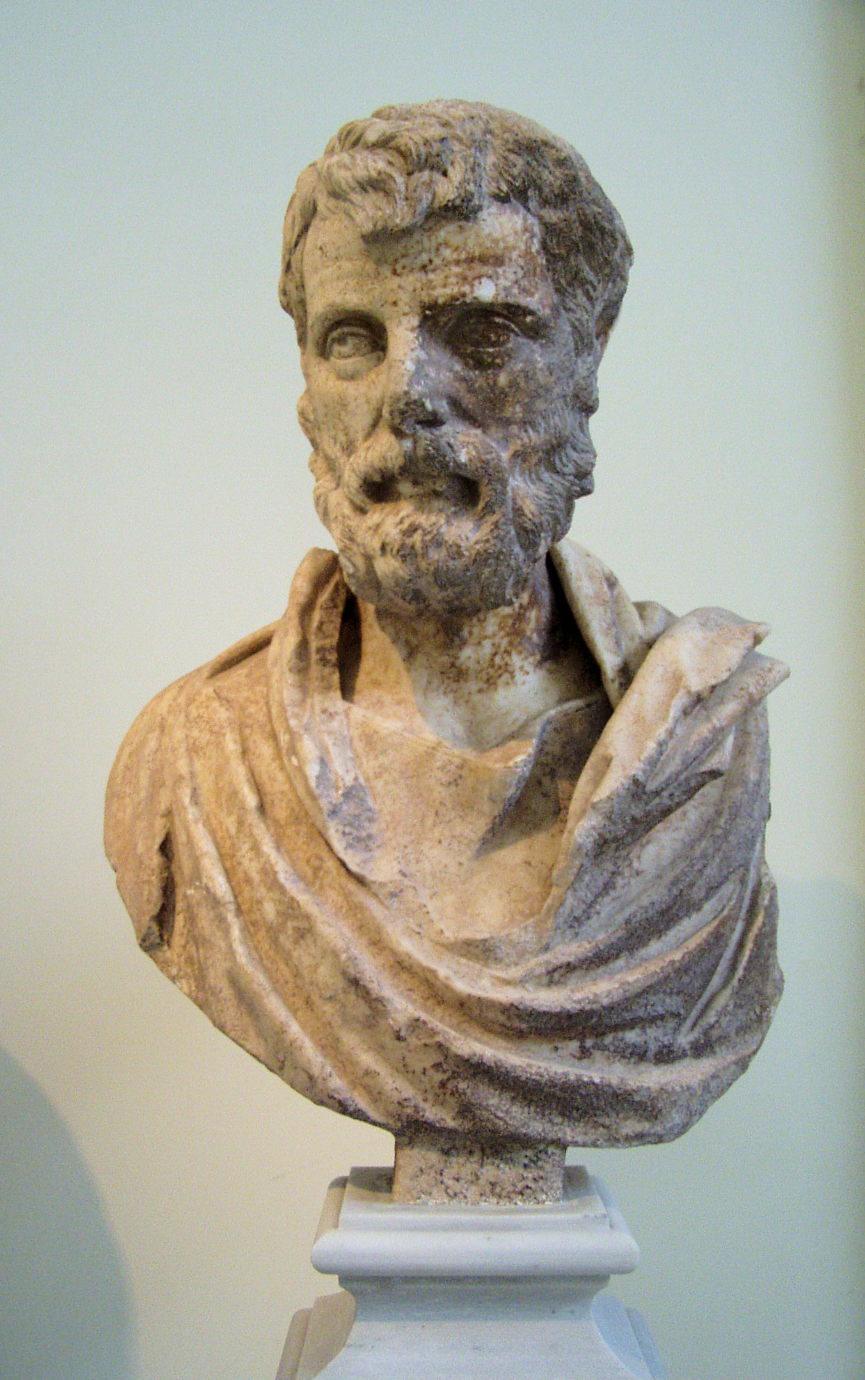 Portrait bust of Herodes Atticus NAMA 4810 (DerHexer).JPG