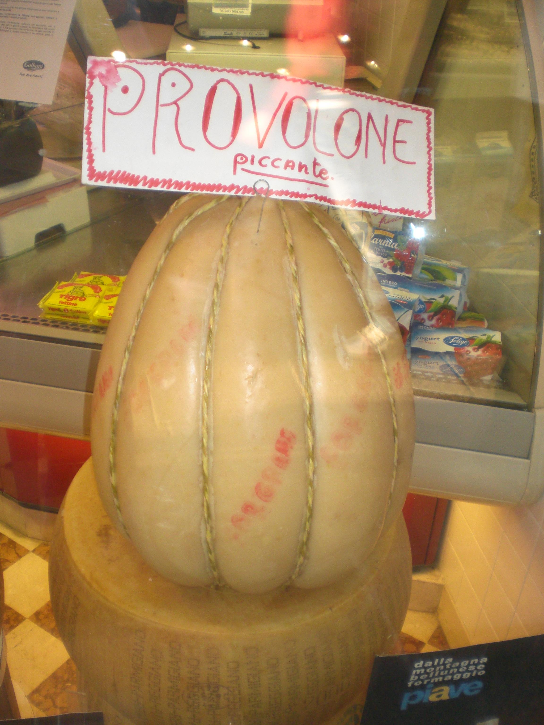 Le Provolone, le fromage italien par excellence - Paroles de Fromagers