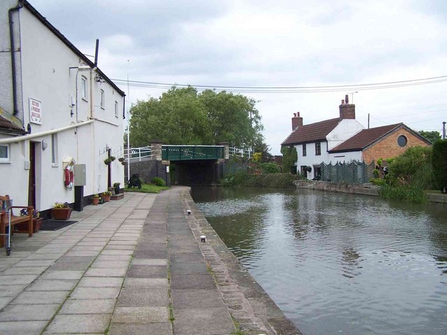 Road Bridge, Chesterfield Canal, Clayworth - geograph.org.uk - 451506