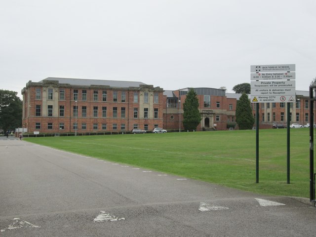 File:Roundhay School - Old Park Road (geograph 3648446).jpg
