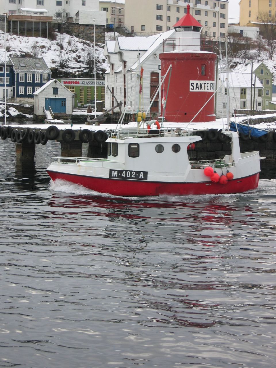 File:Small fishing boat.jpg - Wikimedia Commons
