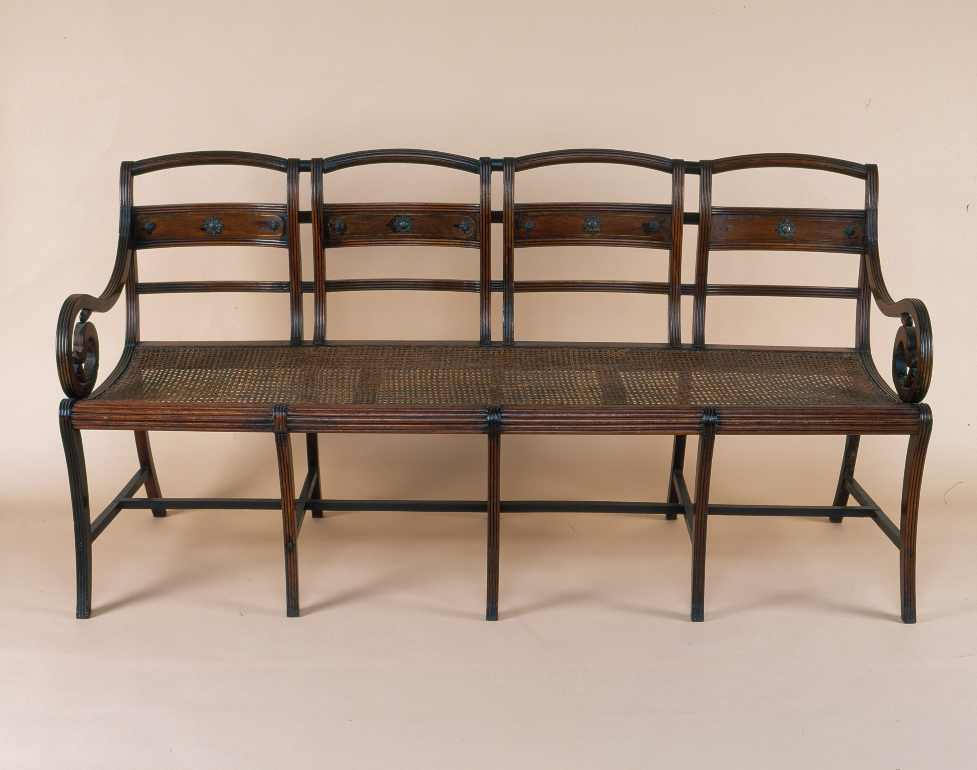 Ficheiro:Sofá Tipo Cadeiral (1-05-02-000-00070-00-00-01), Acervo do Museu  Paulista da USP.jpg – Wikipédia, a enciclopédia livre