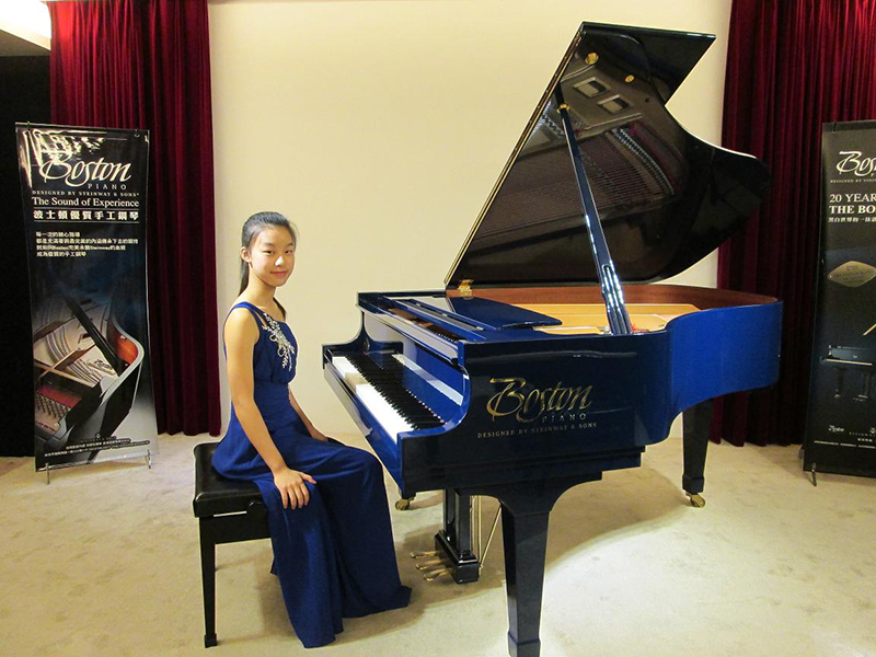 File:Szuyu Su Steinway.jpg