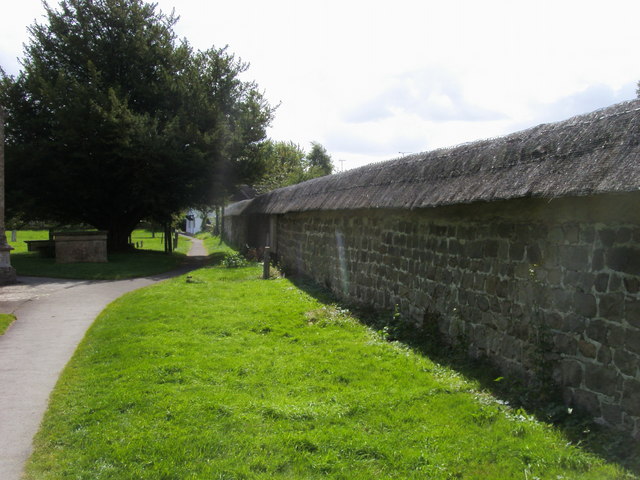 File:Thatched Wall - geograph.org.uk - 1473280.jpg