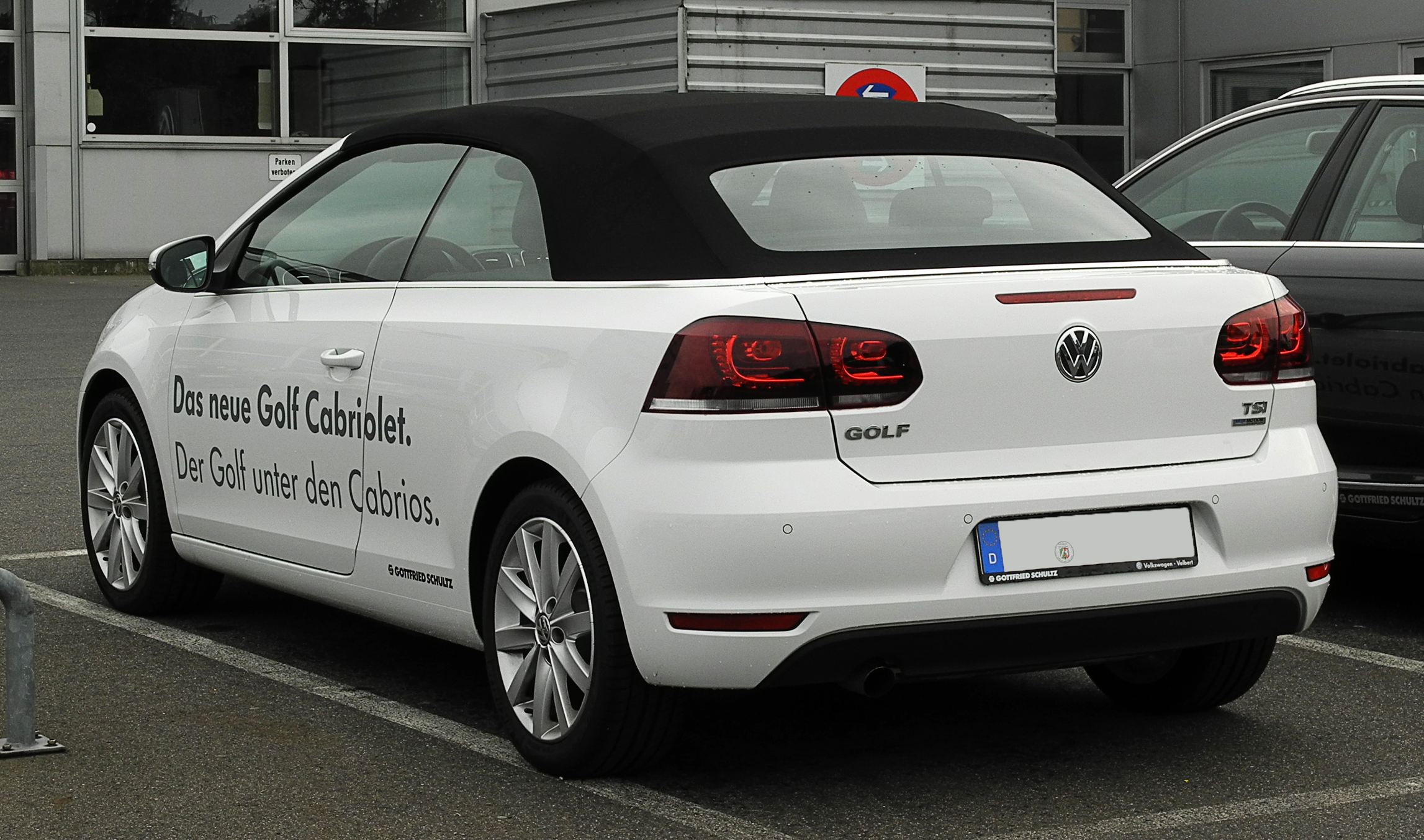 File:VW Golf Cabriolet 1.2 TSI BlueMotion Technology (VI) – Heckansicht,  14. August 2011, Velbert.jpg - Wikimedia Commons