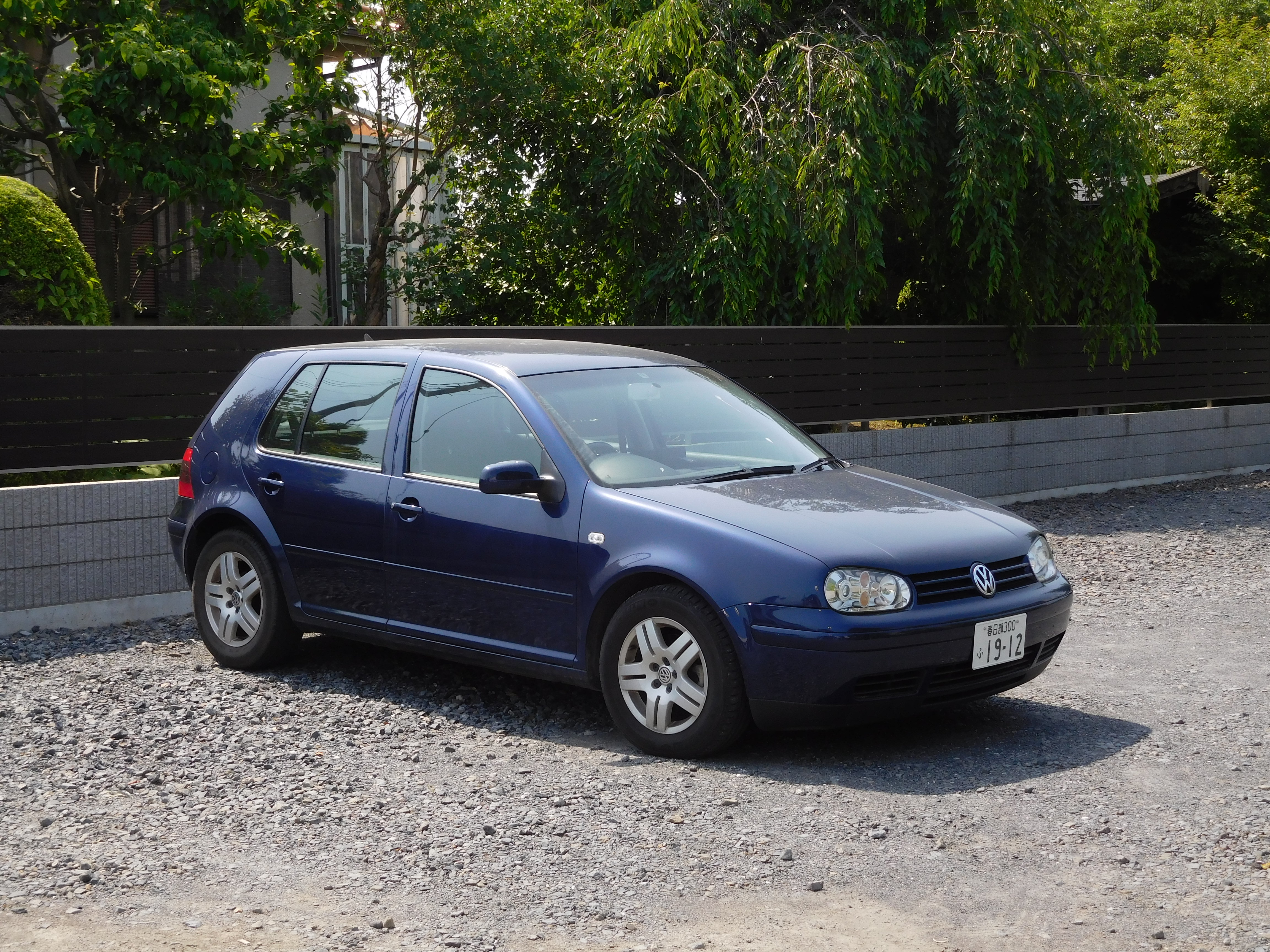 File:Volkswagen Golf IV R32 rear.jpg - Wikimedia Commons